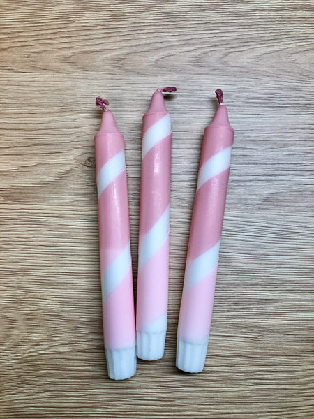 Mørk rosa-, rosa- og hvitfarget lys - striper - Håndfarget stearinlys fra Ahnelight - Danmark